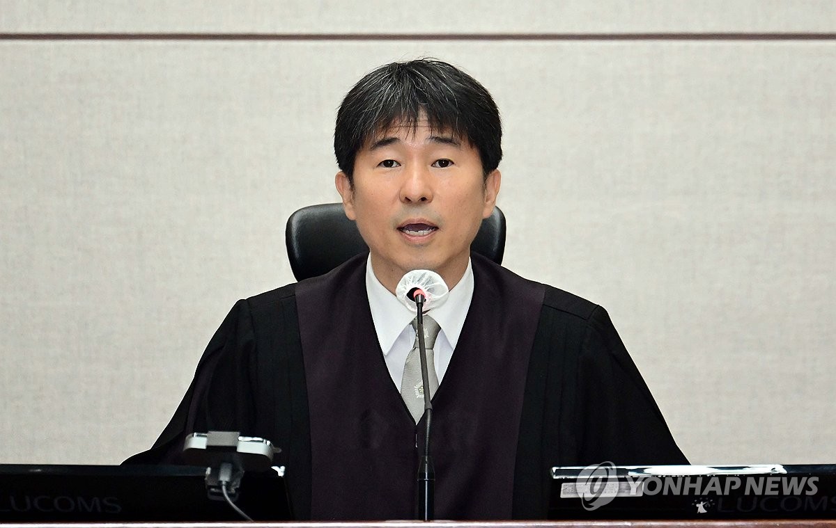 발언하는 지귀연 부장판사
