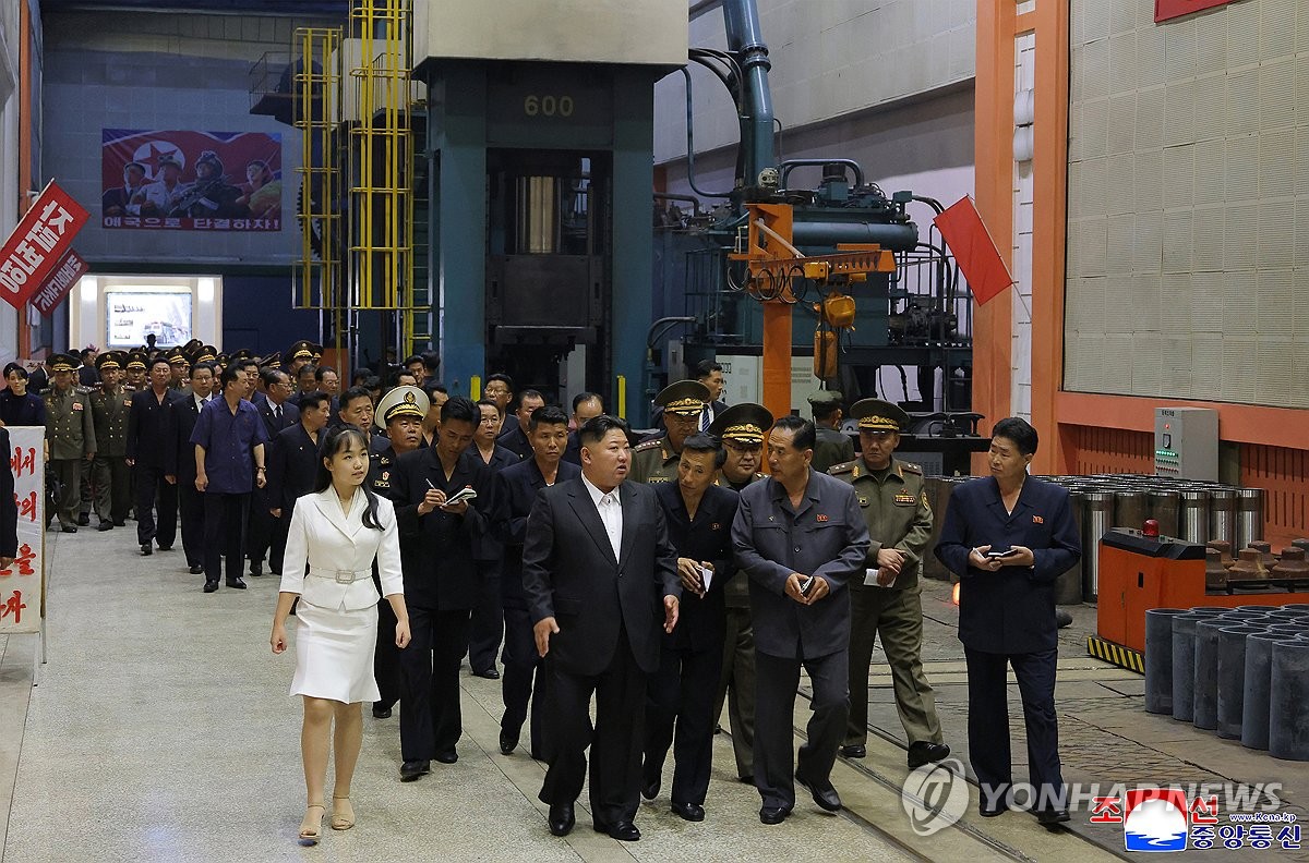 김정은, 군수공장 시찰