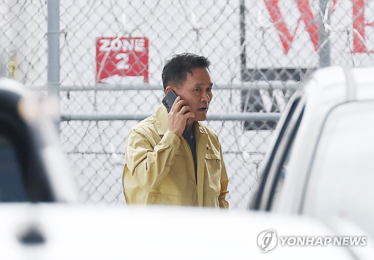 통화하는 조기중 총영사
