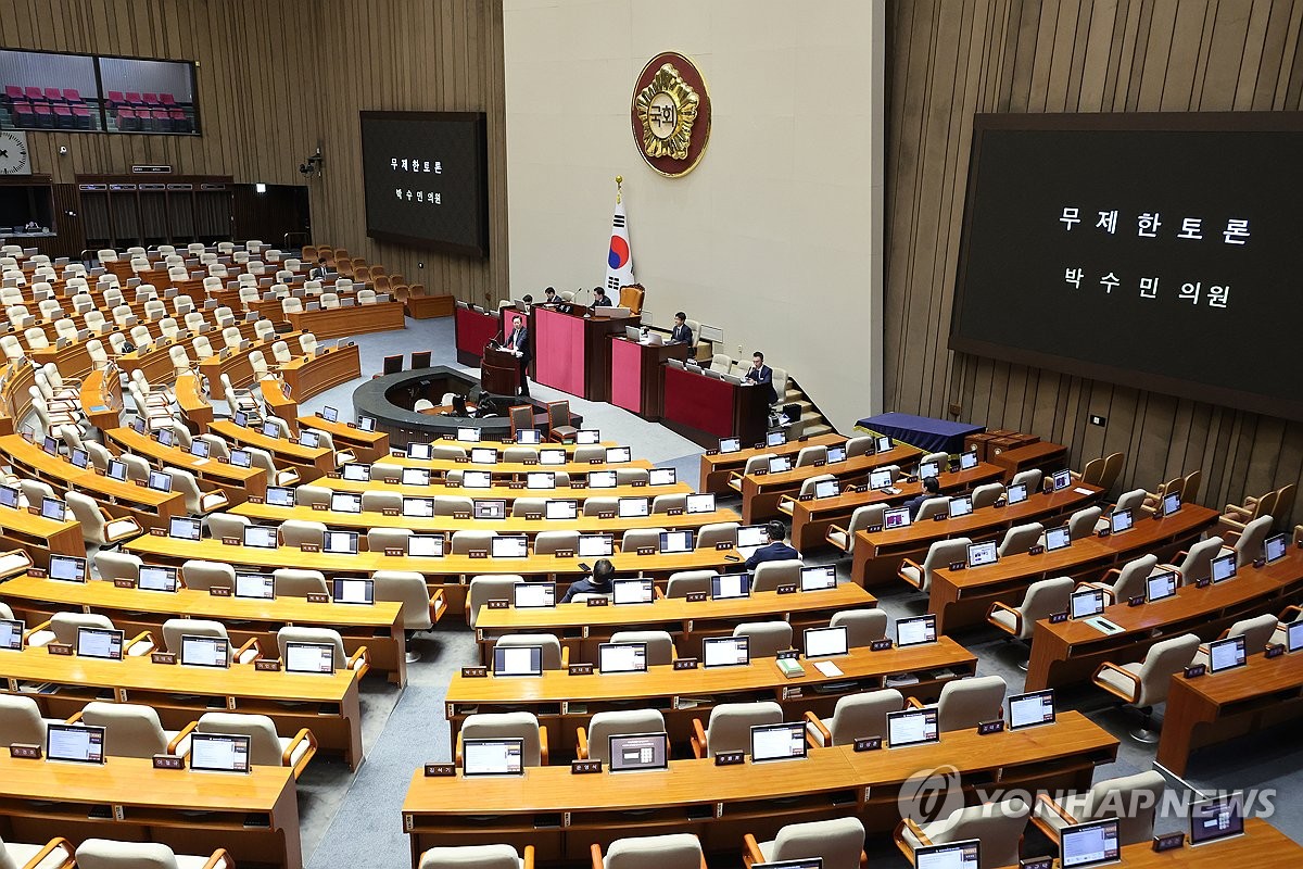 13시간 넘게 필리버스터 이어가는 박수민 의원