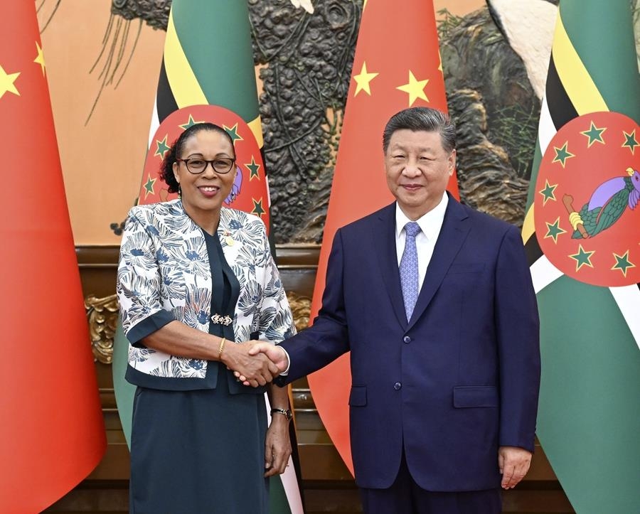 실바니 버튼 도미니카연방 대통령(왼쪽)과 시진핑 중국 국가주석