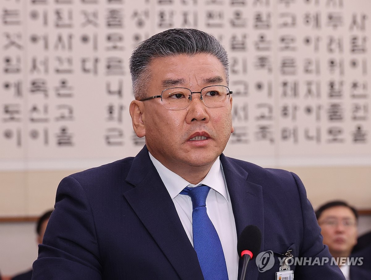 질의에 답하는 유병호 감사위원