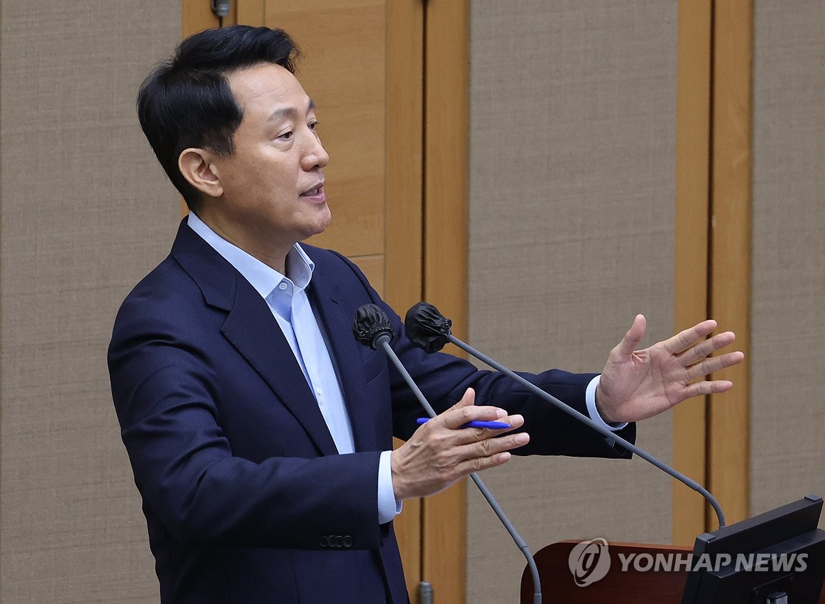 질의에 답하는 오세훈 서울시장