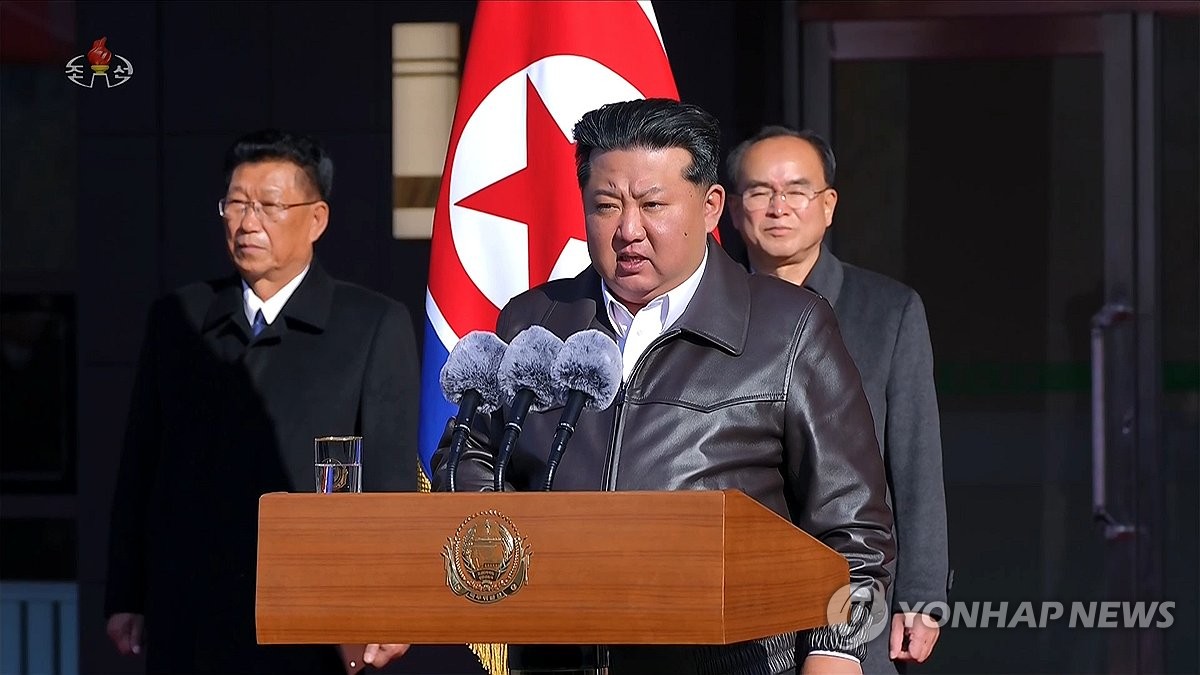 연설하는 김정은