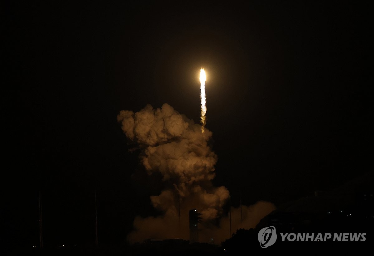 누리호, 발사대 떠나 우주를 향해