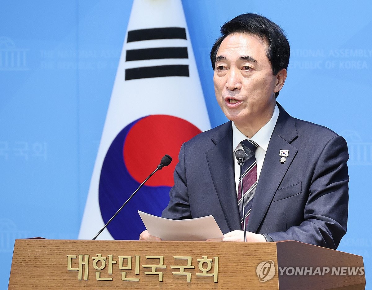 브리핑하는 박수현 수석대변인