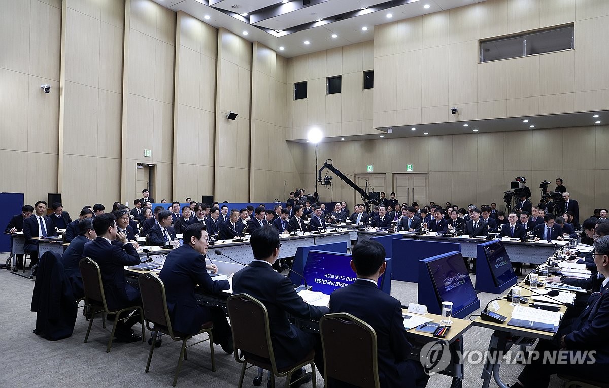 생중계로 진행되는 이재명 대통령 취임 첫 업무보고