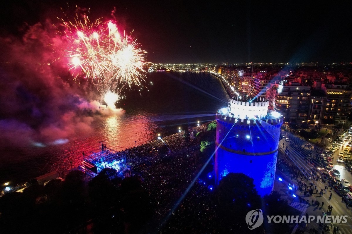 그리스의 새해맞이 저소음 불꽃·드론쇼