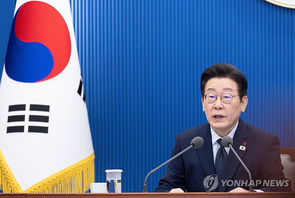 수석보좌관회의 발언하는 이재명 대통령