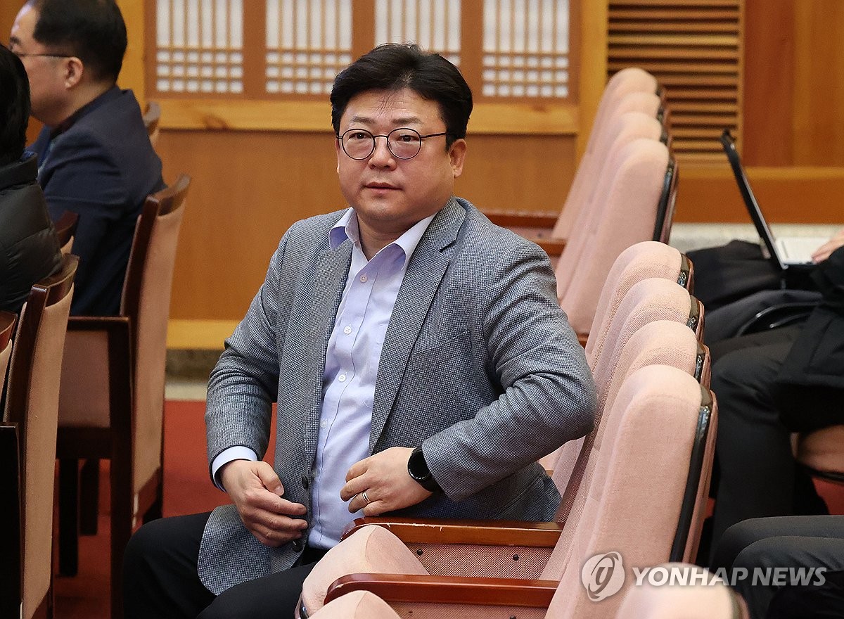 탄핵심판 변론 기다리는 강명구 의원