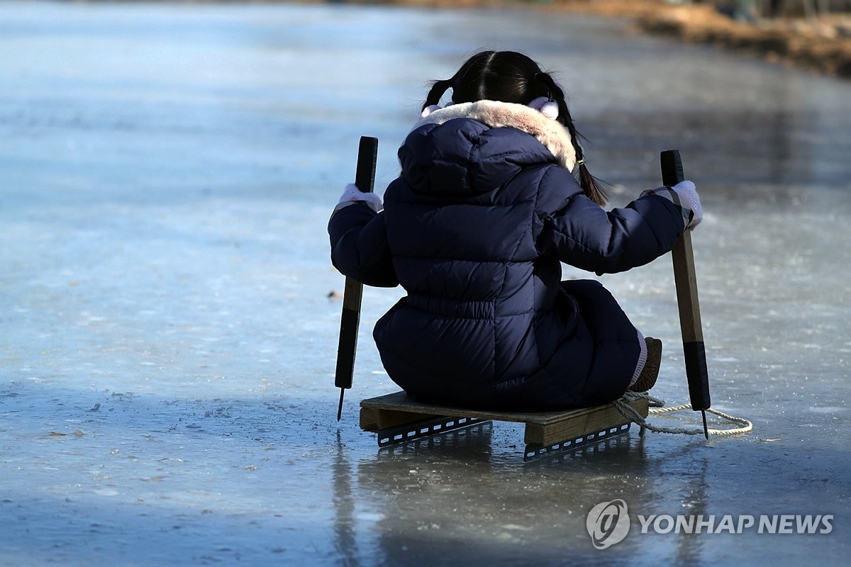 꽁꽁 언 얼음 위로