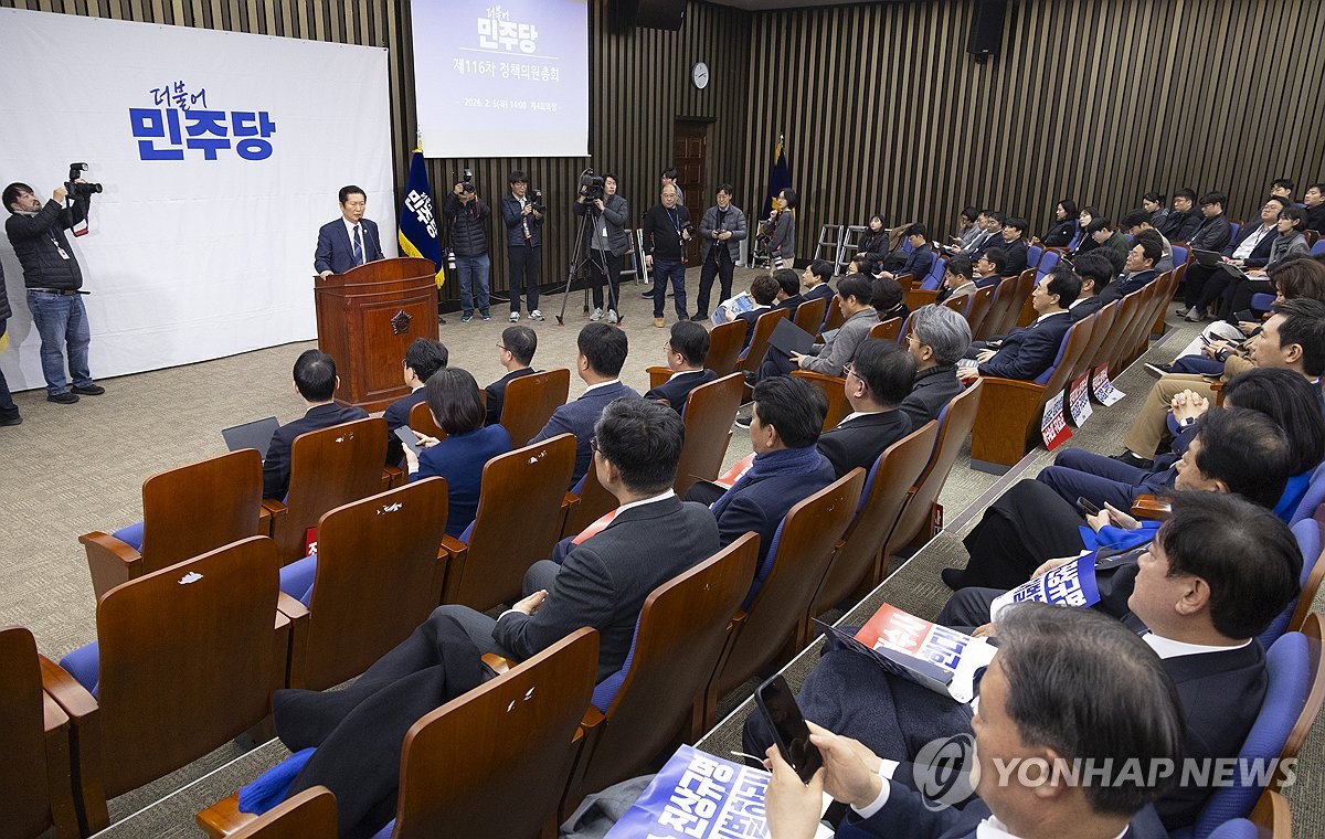 의총에서 합당 관련 발언하는 정청래 대표