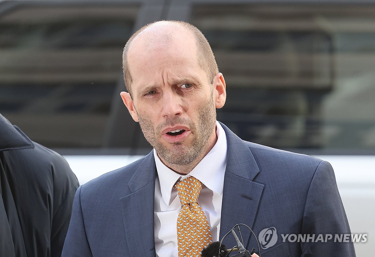 로저스 쿠팡 한국 임시대표 경찰 출석