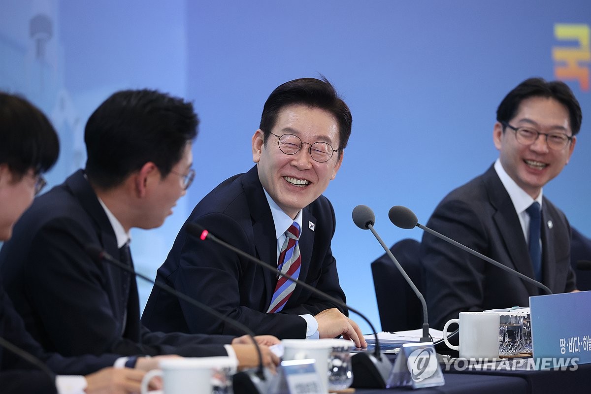 배경훈 부총리 발언에 웃는 이재명 대통령