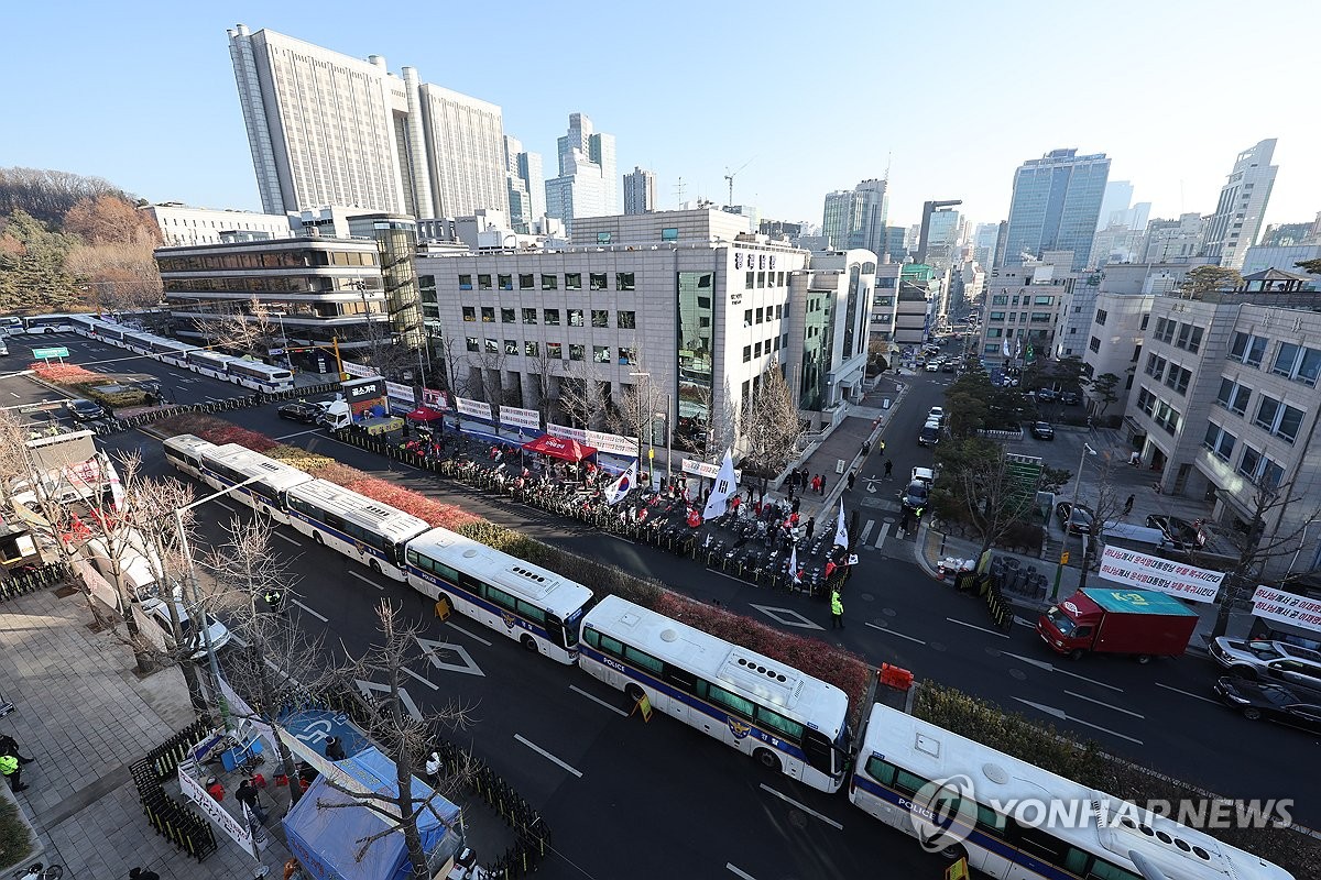 중앙지법 일대 경찰 차벽