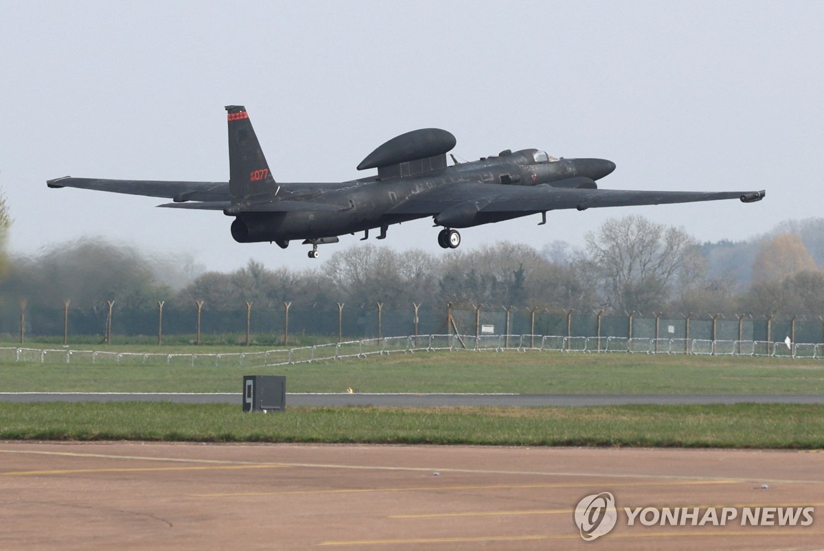 23일 영국 페어퍼드 공군기지에서 미국 공군 U-2 정찰기가 이륙하고 있다