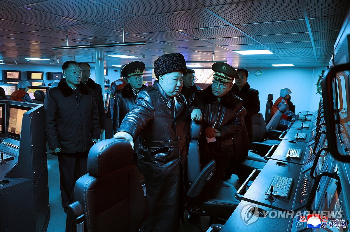 김정은, 최현호서 미사일 시험발사 참관