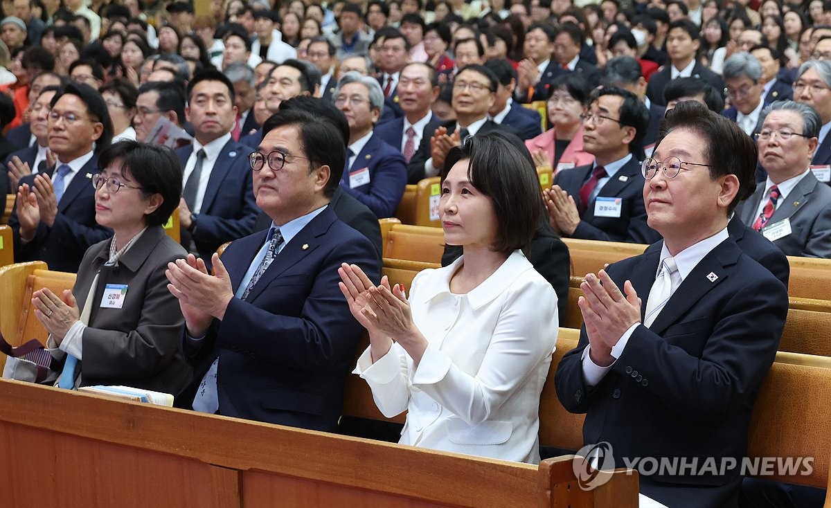 이재명 대통령 부부, 부활절 예배 참석