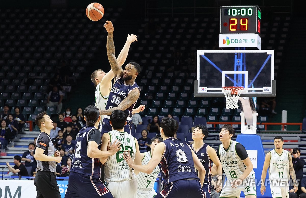 프로농구 KCC- DB 경기 시작