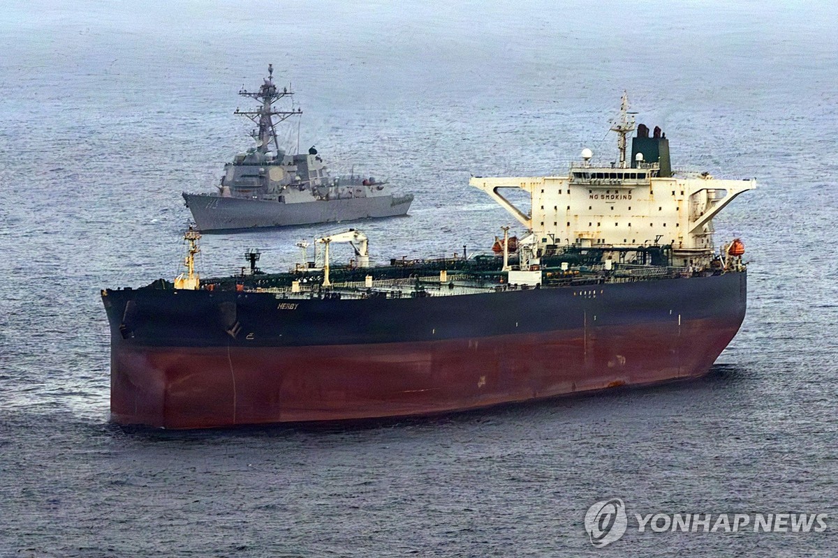 미국과 이란의 통제가 동시에 이뤄지고 있는 호르무즈 해협