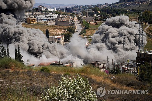 13일(현지시간) 이스라엘군의 공습을 받은 레바논 남부 나바티에 지역 